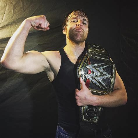 La recuperación de Dean Ambrose parece no marchar bien | Superluchas