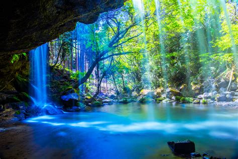 Nabegatai, waterfall in forest, Kumamoto Japan | 日本ヘッドセラピー協会