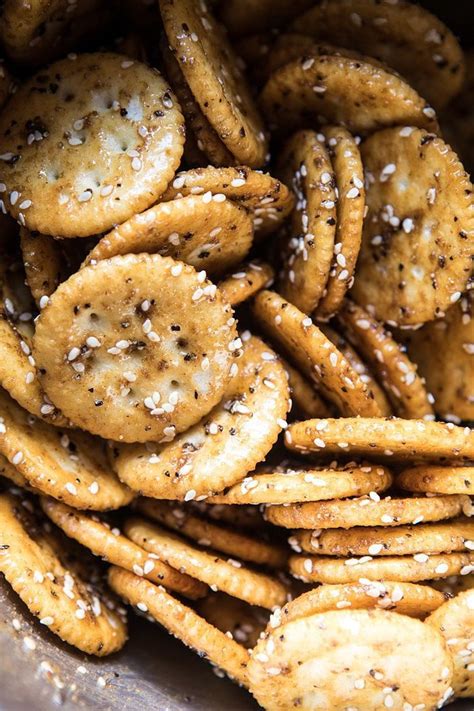 Addicting Baked Seasoned Ritz Crackers. | Receta | Comida, Alimentos, Snack sanos