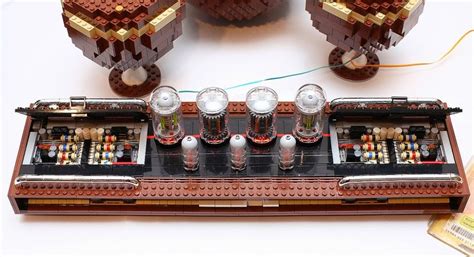 Ultra Tendencias: Tocadiscos Steampunk realizado con piezas de Lego