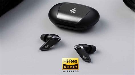 Unique 6-Mic wireless stereo Earbuds let you listen to real music