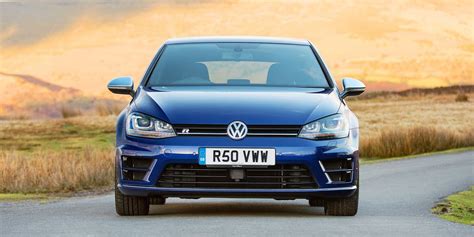 Volkswagen Golf R Review | carwow