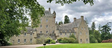 Visit Cawdor Castle and Gardens With Historic & Scenic Tours