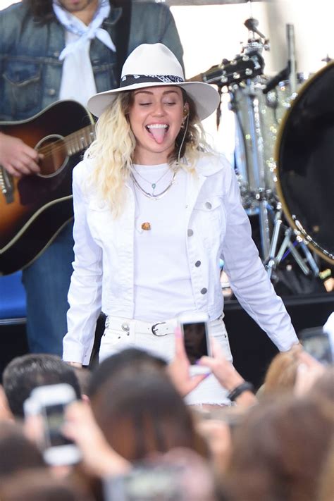 Miley Cyrus Performs Live - NBC "Today" Show in New York 05/26/2017 • CelebMafia