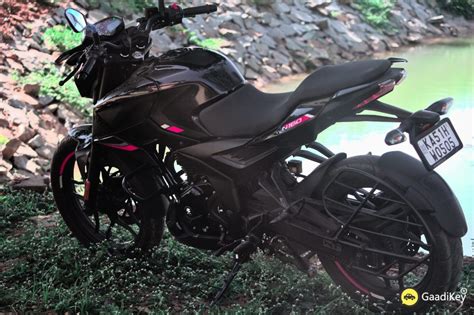 Bajaj Pulsar N160 Photos - Brooklyn Black Color - GaadiKey