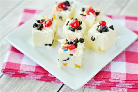 Banana Split Fudge Recipe - Food Fanatic