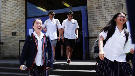 Chatswood High School bans phones in recess, lunch breaks | Daily Telegraph