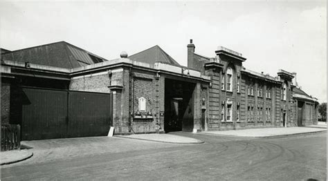 Chalk Farm bus garage - WW1 1920 plaque - lost Commemorations (Memorial ...