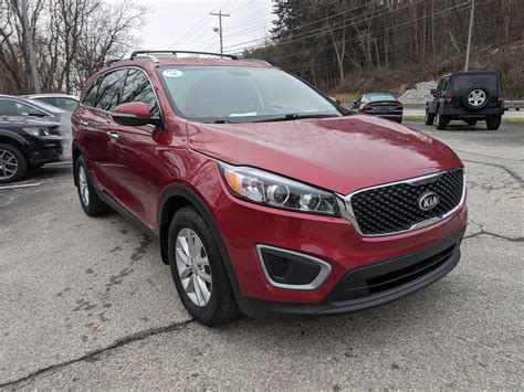 Pre-Owned 2016 Kia Sorento LX in Remington Red | Greensburg | #K81557FX