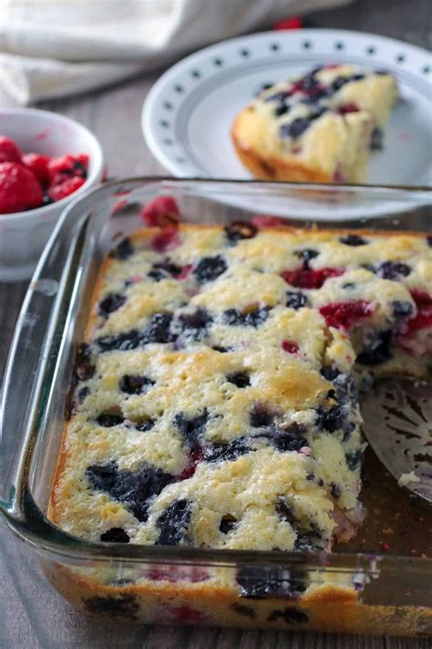 Easy Berry Cake | Woman Scribbles