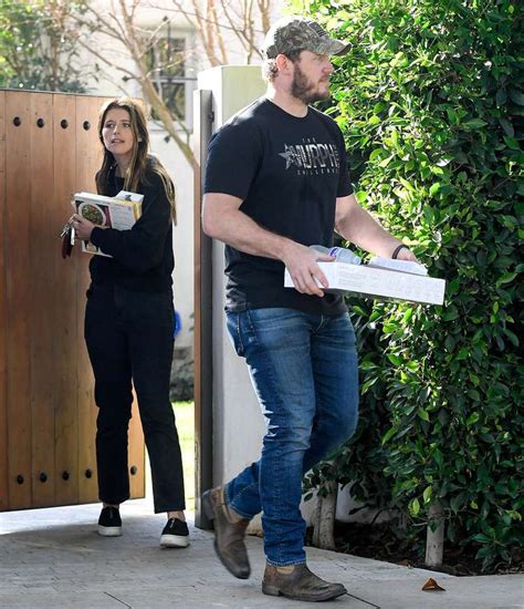 Chris Pratt Helps Girlfriend Katherine Schwarzenegger Move