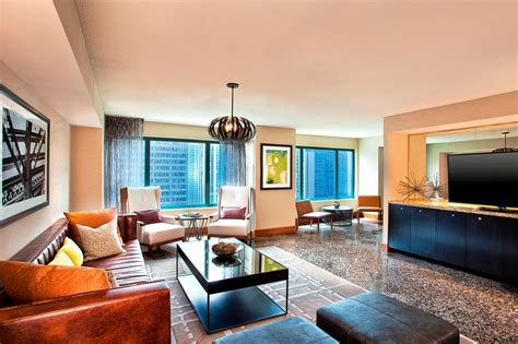 Chicago Accommodations by the River | Sheraton Grand Chicago Riverwalk