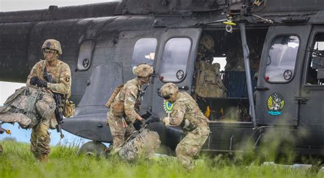 DVIDS - Images - Rakkasans execute Air Assault Operations during Southern Vanguard 22 [Image 3 of 5]