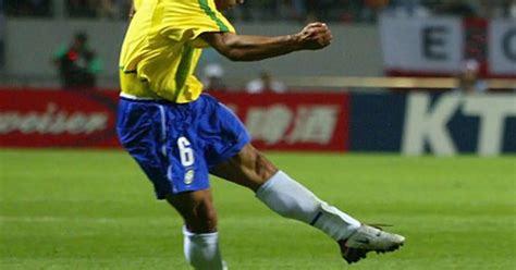 Scientists explain the physics behind Roberto Carlos' free-kick - Mirror Online