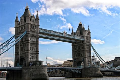 1 World Knowledge: Tower Bridge, London