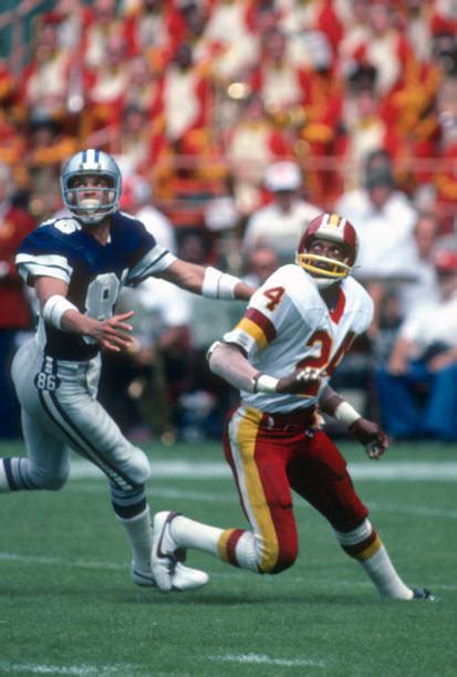 Butch Johnson Catching Touchdown Pass Pictures | Getty Images