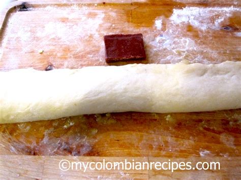 Roscón de Bocadillo o Guayaba (Guava Paste Stuffed Bread) - My Colombian Recipes