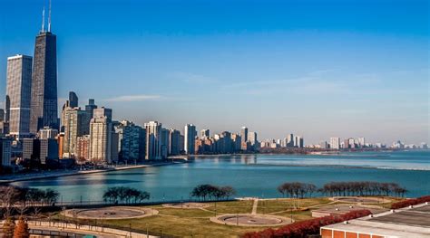 A Traveler's Guide to Lake Michigan and Chicago's Lakefront