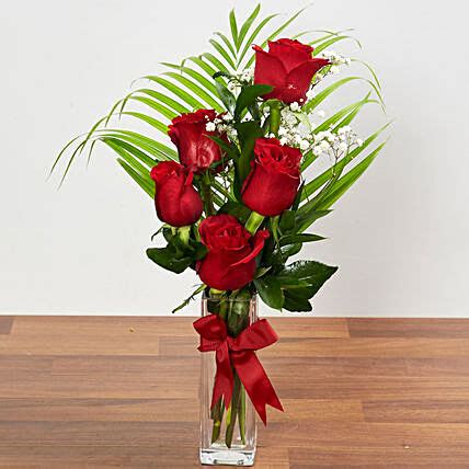 Online Beautiful Red Rose Arrangement Gift Delivery in UAE - FNP