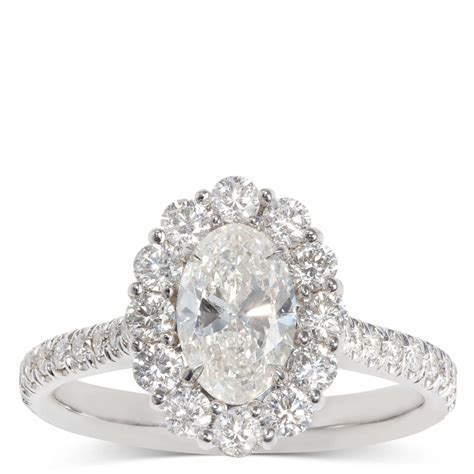 Oval Diamond Halo Ring 18K