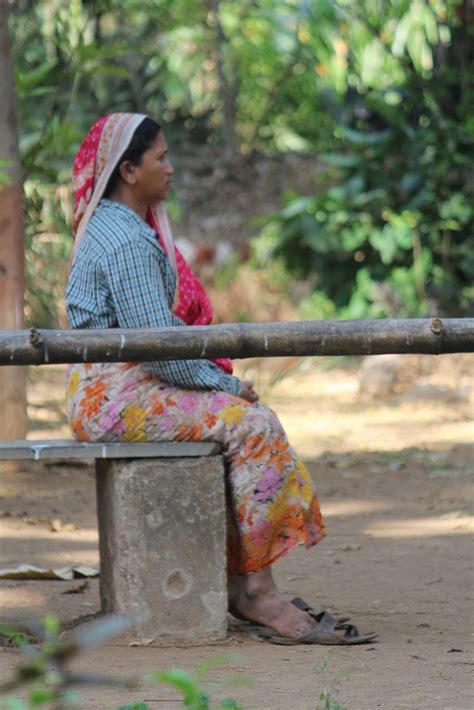 Free photo "Indian Village Woman Sitting"