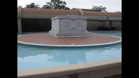 Martin Luther King Jr. Grave + Home - YouTube