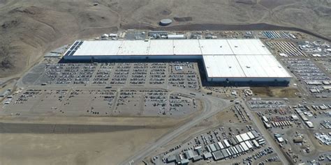 Tesla’s solar rooftop array at Gigafactory 1 is starting to take shape