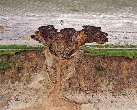 An interesting example of coastal erosion at Happisburgh in Norfolk ...