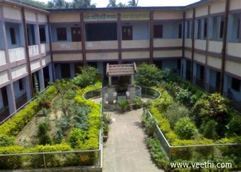 Hooghly School Compound | Veethi