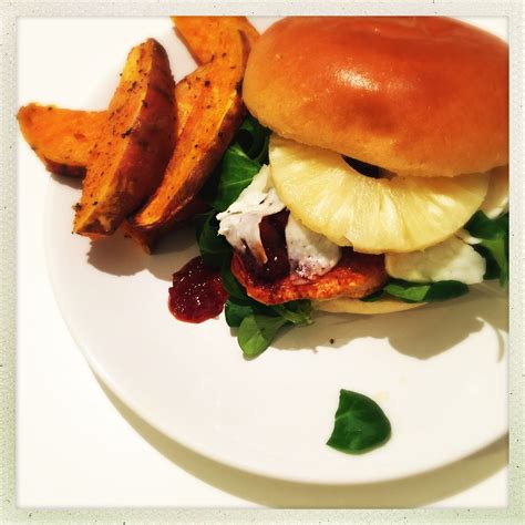 Easy chicken fillet burger - Daisies & Pie