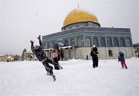 Snowstorm hits Jerusalem and Israel's desert