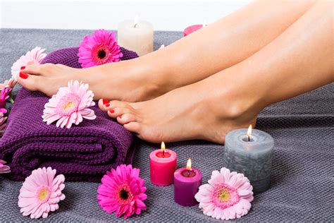 7 Steps to Create a DIY Pedicure at Home | Pamper.My