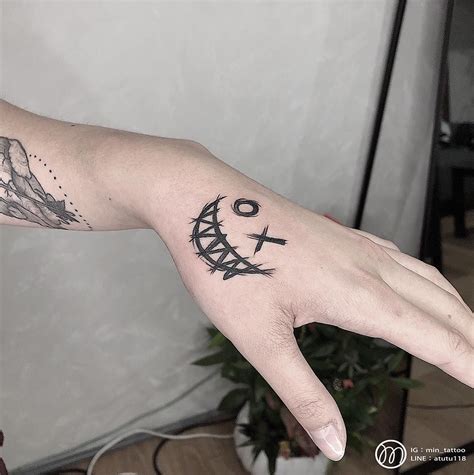 Mintattoo - 幾何刺青tattooist_小閔 on Instagram: "微笑，總是有很多種，只是每種方式不同而已。 感謝信任 ...