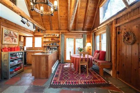 Stowe-Vermont-Airbnb-Charming-log-cabin | Fun Life Crisis