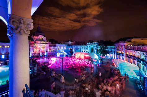 Budapest Nightlife Guide: Best Area to Stay for Nightlife + [Cheat Sheet]