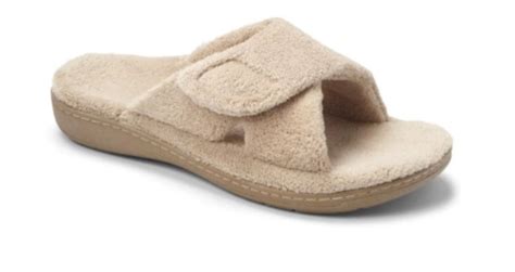 Top 10 Best Slipper Brands To Protect Your Cold Feet | Chooze Shoes