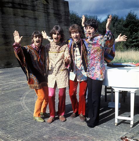 When The Beatles Celebrated Holi In India - Dankanator