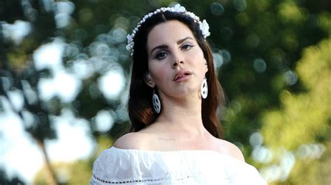 Lana Del Rey Sings 'Season of the Witch' for Guillermo del Toro Film - Variety