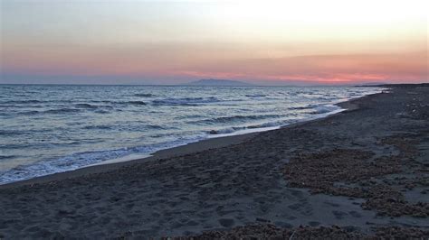 Cerveteri, riapre la spiaggia ma vietato fare il bagno