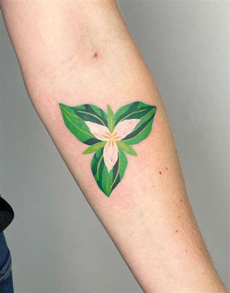 30 Pretty Trillium Tattoos You Can Copy in 2022 | Tattoo you, Maple ...