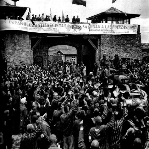 Liberacion de Mauthausen: la pancarta y un poema. : Holocausto en Español