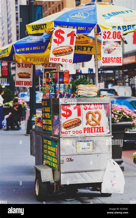 NEW YORK, NY - September 9th, 2017: hot dog stand in Manhattan with city bokeh Stock Photo - Alamy