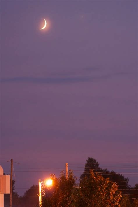 Conjunction: Crescent Moon with Venus September 8, 2013 [Stellar ...