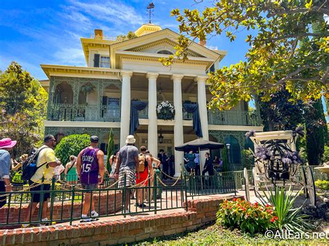 Disney’s NEW Haunted Mansion Souvenir is Attracting Some Seriously LONG Lines - AllEars.Net