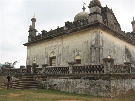 Indian Columbus: Raja's Tomb, Coorg - Photographs