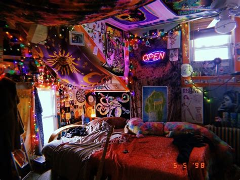 trippy room | Hippie bedroom decor, Hippie room decor, Hippy room