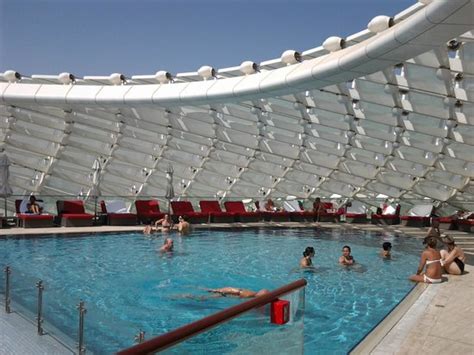 Roof Top Family Swimming Pool - Picture of Yas Viceroy Abu Dhabi, Abu Dhabi - TripAdvisor