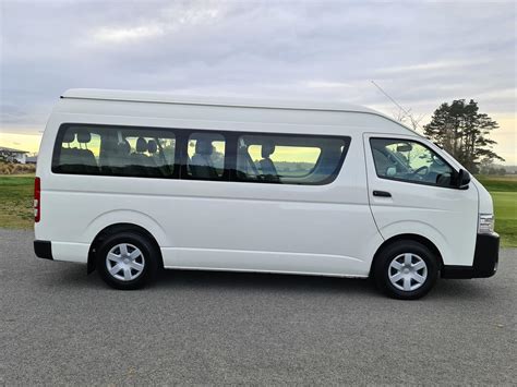 2016 Toyota Hiace Minibus TD 3.0D/4AT on handshake