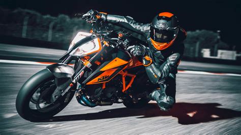 2020 KTM 1290 Super Duke R Review | A bold, unfiltered speed machine | Autoblog