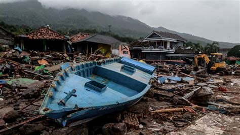 Aftermath Photos from Indonesia Tsunami